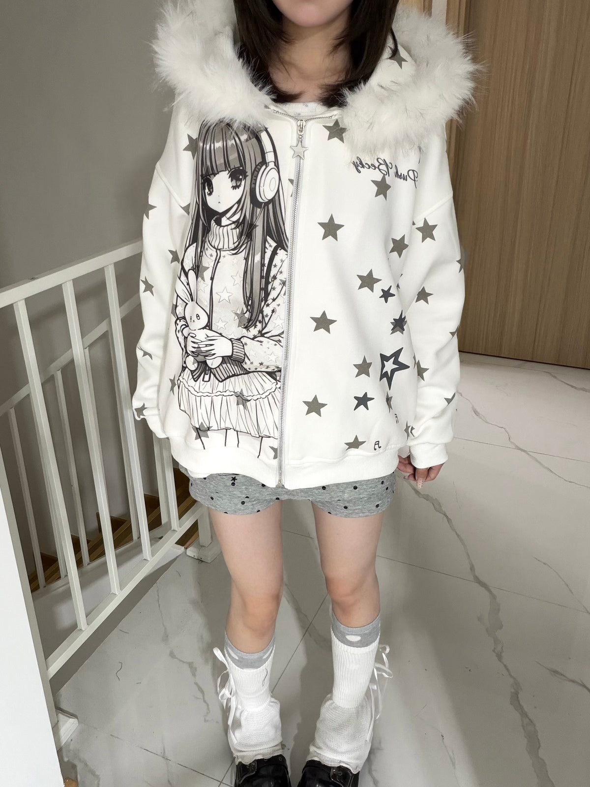 RICKY LUCKY アニメ風 ファー付きフード 星柄プリント ジップアップ パーカー レディース