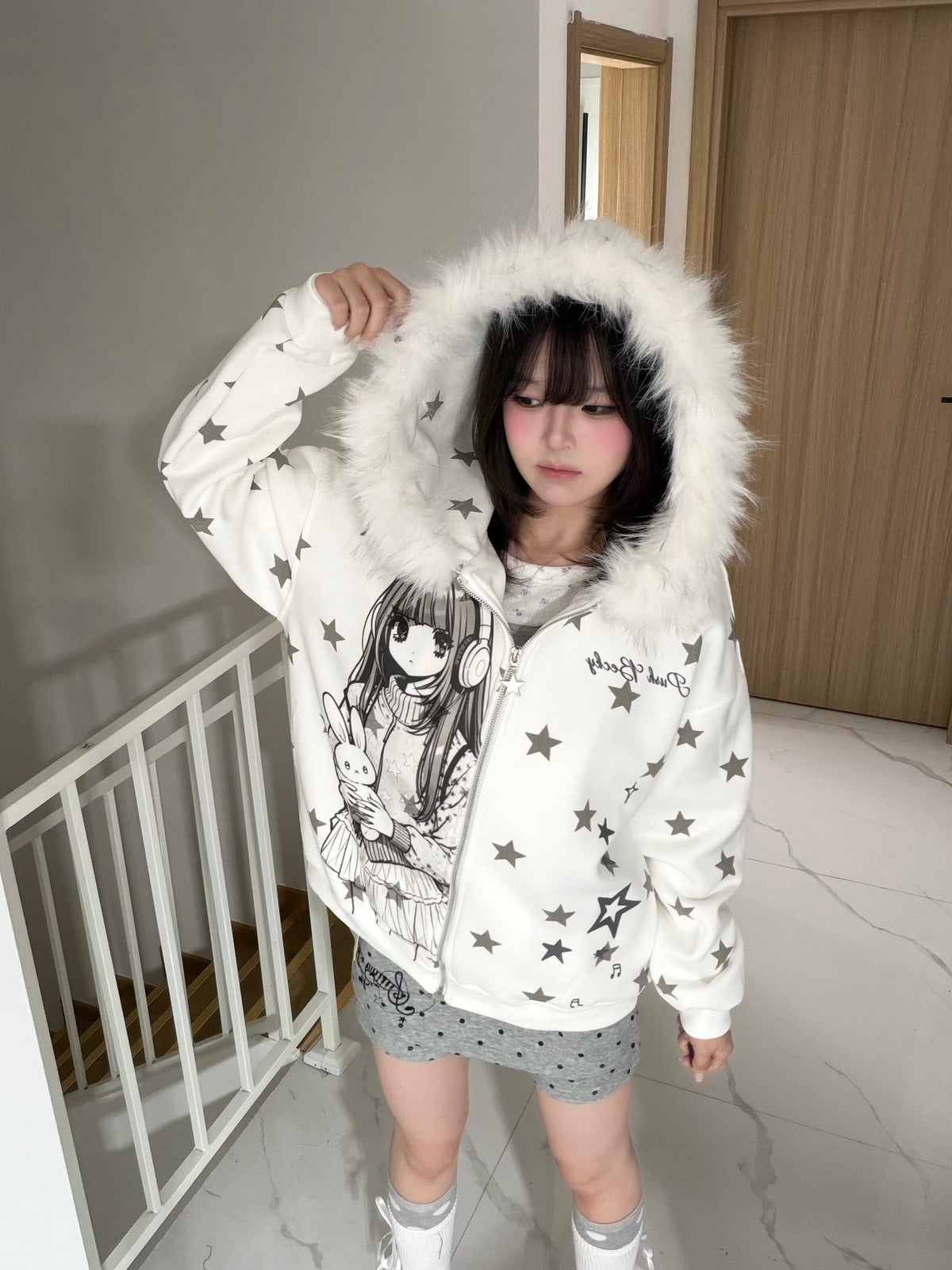 RICKY LUCKY アニメ風 ファー付きフード 星柄プリント ジップアップ パーカー レディース
